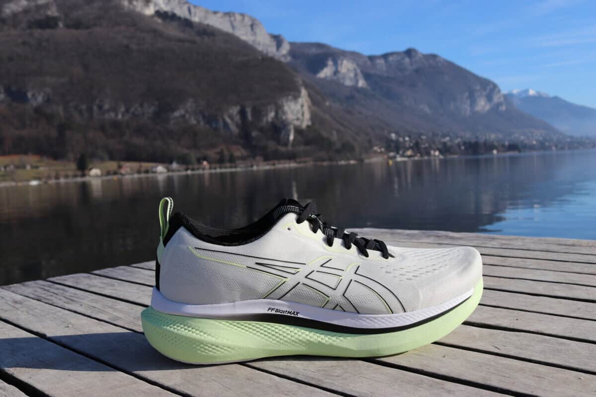 Picture of the Asics Glideride Max Side