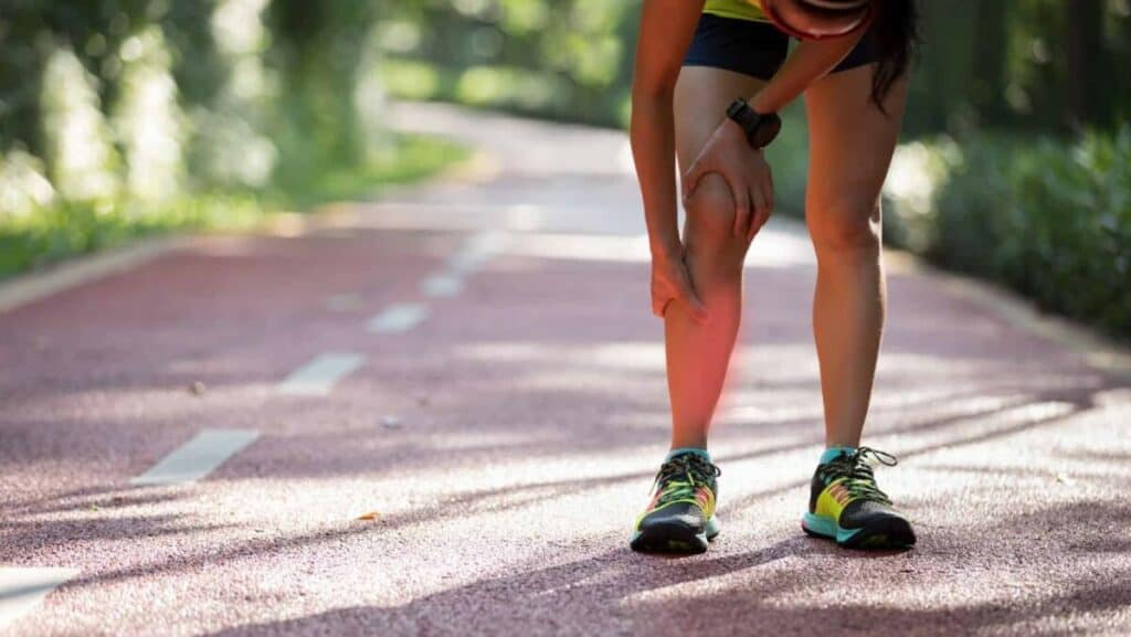 Picture of a runner with shin splints