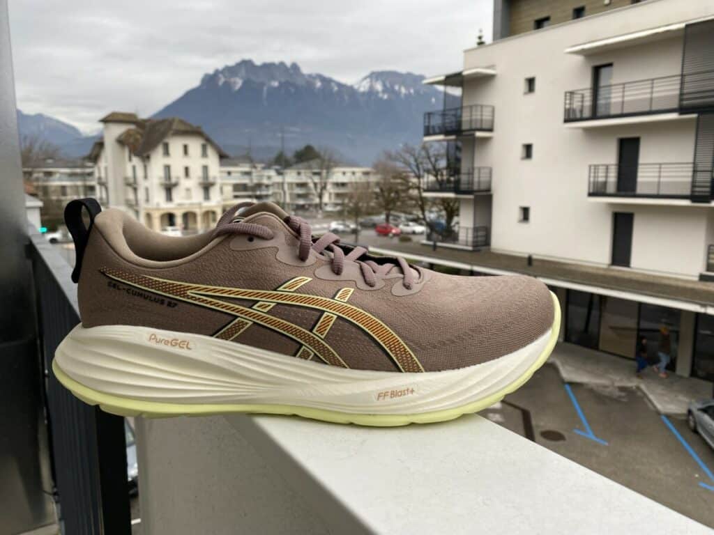 Photo of the Asics Gel-Cumulus 27